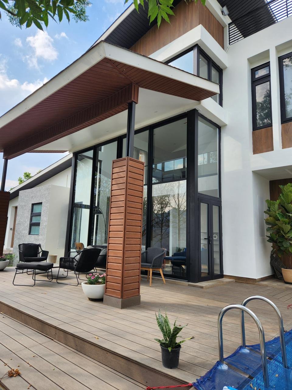 Private villa with wooden deck and pool built by Arulagam Builders in Karur